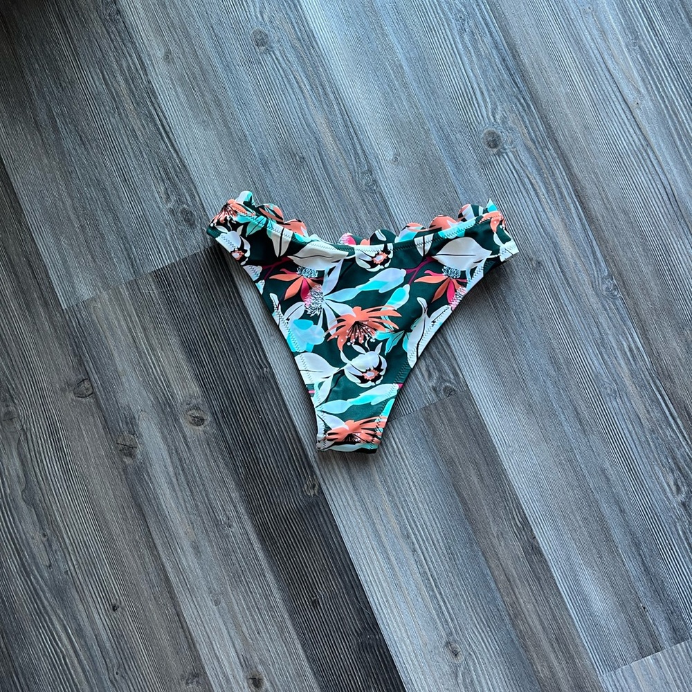 Cupshe Scalloped Floral Bikini Swimsuit Set - Picture 7 of 8